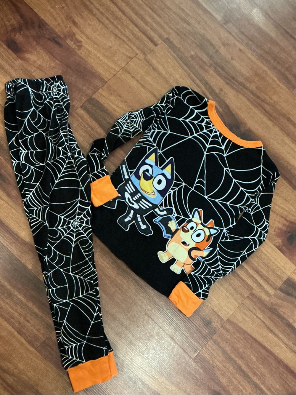 Bluey kids Black Orange Spiderweb Halloween Pajama Set Cartoon Characters sz 6